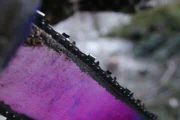 Motojen teräketjuille on löytynyt käyttöä Ukrainan rintamalla. Useilla paikkakunnilla kerätään loppuun kuluneita teräketjuja Ukrainan hyväksi. (Kuvaaja: Sami Karppinen)