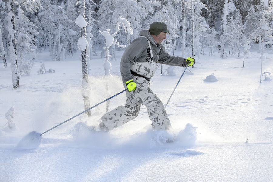 Kokeilimme neljää eri paria metsäsuksia Lieksan itäisillä saloilla. Eroja löytyi.   (Kuvaaja: Ari Komulainen)