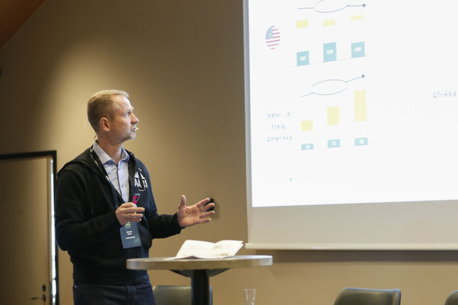 Aari Metsä pääosin hallinnoi kotimaisia yhteismetsiä. Yhdessä sisaryritys Coniferin kautta hallinnoidaan yhteensä 135 000 hehtaaria, Mikael Beck kertoo. (Kuva: Sami Karppinen)