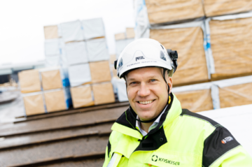 Tommi Sneckin mukaan männyllä käyttöä etenkin runkorakenteissa tai CLT-levyjen sisäkerroksissa. (Kuva: Seppo Samuli)

