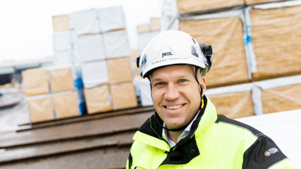 Tommi Sneckin mukaan männyllä käyttöä etenkin runkorakenteissa tai CLT-levyjen sisäkerroksissa. (Kuva: Seppo Samuli)

