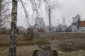 Metsä Fibren Joutsenon tehtaalla kesää odotetaan harmaissa tunnelmissa. Tuotanto pysähtyy maaliskuun lopussa toistaiseksi.  (Kuvaaja: Mikko Nikkinen)