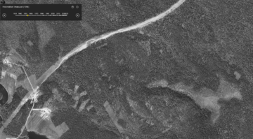 Ilmakuva Kannonkoskelta vuodelta 1954 näyttää, että metsäalueet ovat varsin yhtenäisiä. Junarata on juuri rakenteilla.  Kaikki tämän jutun kuvat ja kartat ovat samalta alueelta. (Kuvaaja: Paikkatietoikkuna)