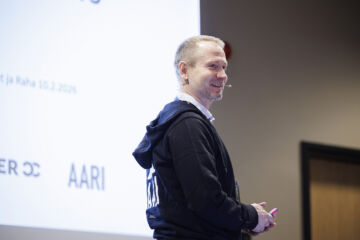 Aari Metsän Mikael Beck kehottaa lykkäämään puukaupan tarjouspyyntöjä touko-kesäkuulle. Nykyisiä hintoja hän pitää riittämättöminä. (Kuvaaja: Seppo Samuli)