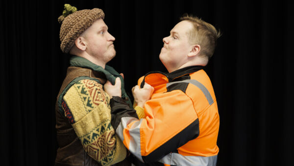 Metsää puilta -esityksen näyttelijöinä ovat Riku Nieminen ja Antti Tuomas Heikkinen. Kaksikko tunnetaan muun muassa Putous-ohjelmasta, heidät on nähty yhdessä myös Juice-elokuvassa. (Kuvaaja: Seppo Samuli)