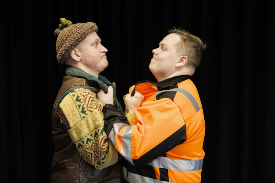 Metsää puilta -esityksen näyttelijöinä ovat Riku Nieminen ja Antti Tuomas Heikkinen. Kaksikko tunnetaan muun muassa Putous-ohjelmasta, heidät on nähty yhdessä myös Juice-elokuvassa. (Kuvaaja: Seppo Samuli)