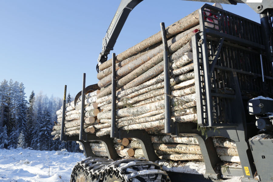 Tällä hetkellä korjattava kuitupuu voi olla ostettu niin kovalla hinnalla, että puunvälitystoiminta nykytilanteessa tuottaa tappiota. (Kuva: Sami Karppinen)