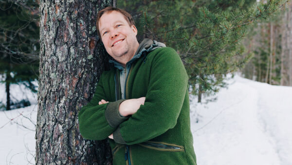 Mika Venho omistaa osuuksia yhteismetsistä ja hänen perustamansa Suomen Sijoitusmetsät hallinnoi Metsänhaltijan yhteismetsää. (Kuvaaja: Miska Photography
www.miska.fi)