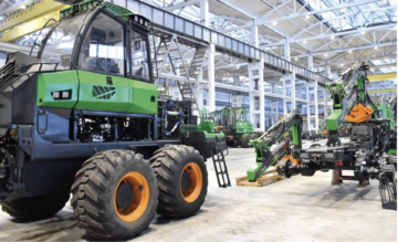 Petroskoissa toimiva Amkodor-Onego on erikoistunut metsäkoneiden kokoonpanotuotantoon Venäjältä ja Valko-Venäjältä toimitetuista osista. Kuva: Karjalan Sanomat