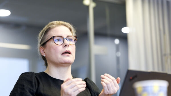 Metsäsertifikaatit velvoittavat noudattamaan lainsäädäntöä ja työehtosopimuksia. Suomessa sertifioidun metsän osuus on yli 80 prosenttia, joten on selvää, että väärinkäytöksiä on tapahtunut myös sertifioitujen metsien hoitotöissä, Riikka Vasama sanoo. (Kuvaaja: Seppo Samuli)