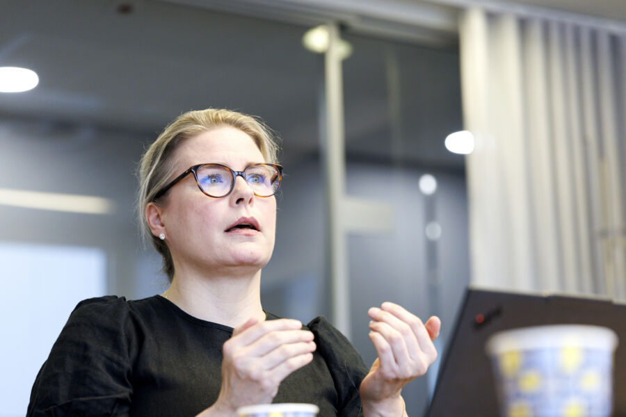 Metsäsertifikaatit velvoittavat noudattamaan lainsäädäntöä ja työehtosopimuksia. Suomessa sertifioidun metsän osuus on yli 80 prosenttia, joten on selvää, että väärinkäytöksiä on tapahtunut myös sertifioitujen metsien hoitotöissä, Riikka Vasama sanoo. (Kuvaaja: Seppo Samuli)