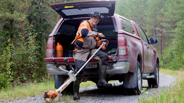 Metsänhoitoyhdistykset rahoittavat tavallisesti valtaosan toiminnastaan metsänhoito- ja korjuupalveluiden tuotoilla, MTK:n metsävaltuuskunnan puheenjohtaja Mikko Tiirola kertoo. (Kuvaaja: Mikko Riikilä)