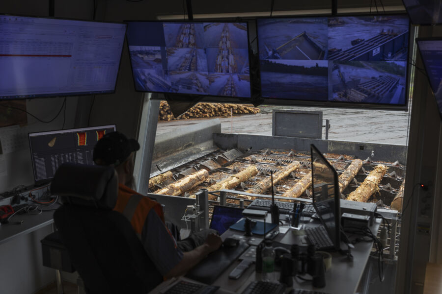 Tukille riittää PTT:n ennusteen mukaan kysyntää tänä ja ensi vuonna. Sahatavaran vienti Suomesta jatkaa kasvuaan, vaikka vientimaat vähän muuttuisivatkin. (Kuvaaja: Matias Honkamaa)