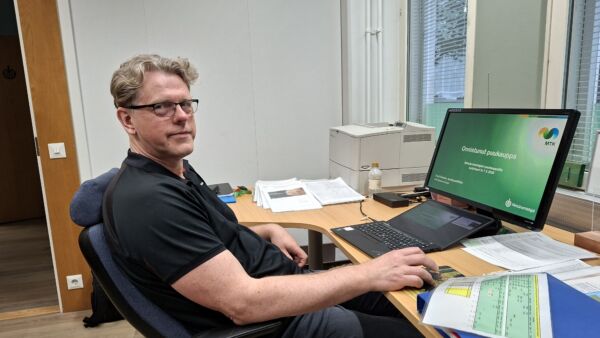 Pauli Rintala on vetänyt tänä keväänä puukauppawebinaareja metsänomistajille. 