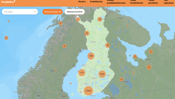 Puutiaisten aktiivisuus vilkastuu Suomessa usein uudelleen loppukesästä helteisemmän kauden hellittäessä. Kuvankaappaus Punkkilive-palvelusta.