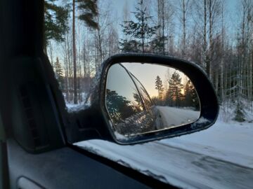Metsätalouden verotuksessa on lupa vähentää matkakulut metsäpalstalle, mutta niitä koskeva kilometritaksa tälle vuodelle on vielä auki. Vähennyskelpoisia ovat myös matkat esimerkiksi metsäaiheisiin koulutuksiin tai puukaupan tekoon. (Kuvaaja: Heli Virtanen)
