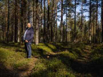 Matti Laurilan metsät ovat mäntyvaltaista talousmetsää. (Kuvaaja: Antti J. Leinonen)